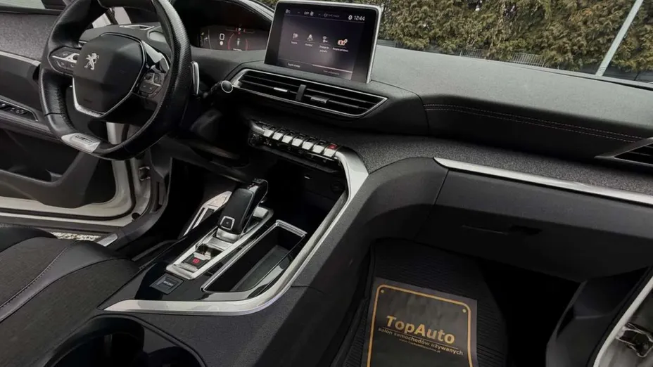 PEUGEOT 3008 -