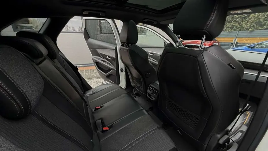 PEUGEOT 3008 -