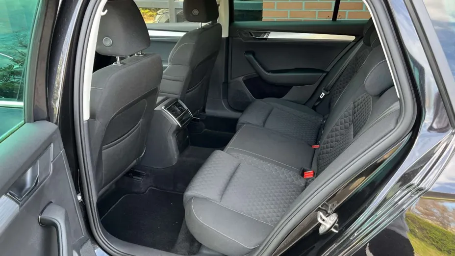 SKODA Superb -