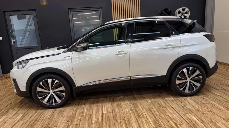 PEUGEOT 3008 -