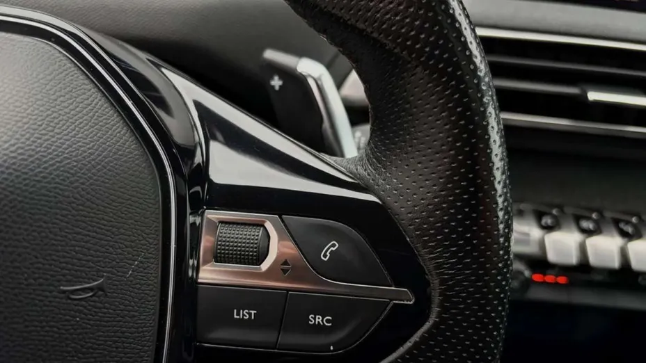 PEUGEOT 3008 -