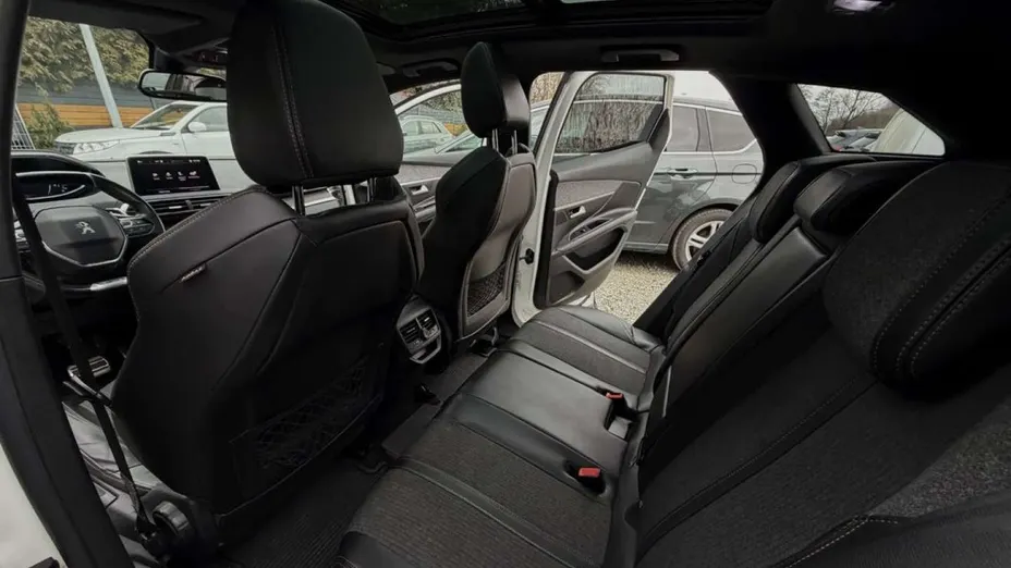 PEUGEOT 3008 -