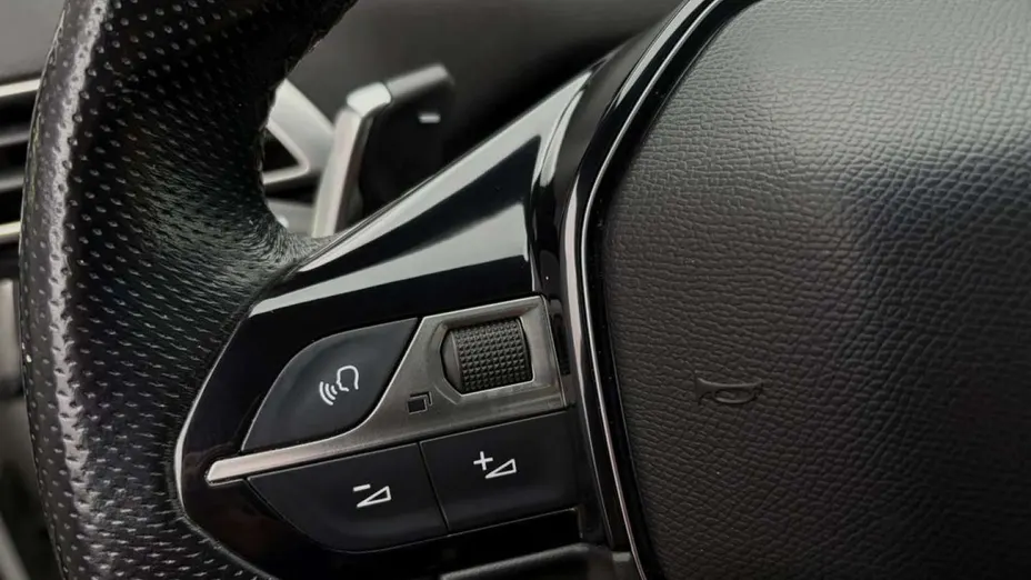 PEUGEOT 3008 -
