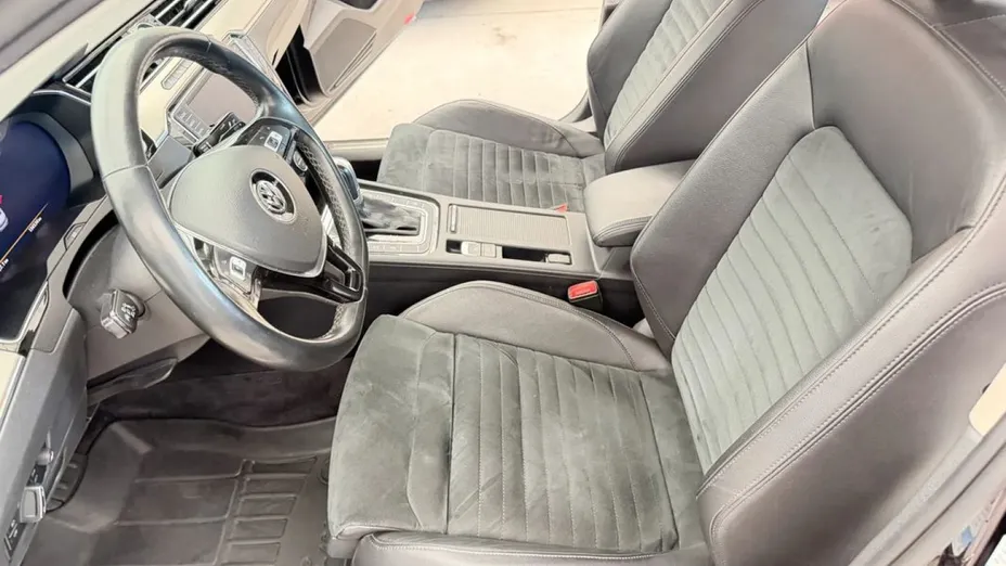 VOLKSWAGEN Passat -
