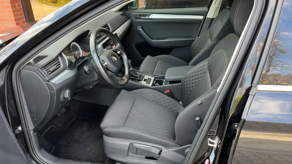 SKODA Superb -