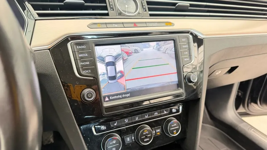 VOLKSWAGEN Passat -