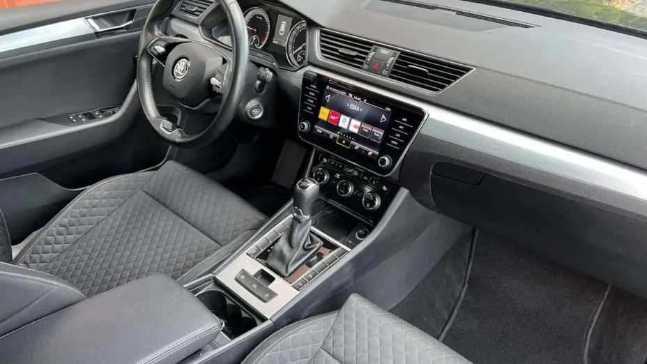 SKODA Superb -