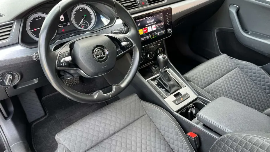 SKODA Superb -