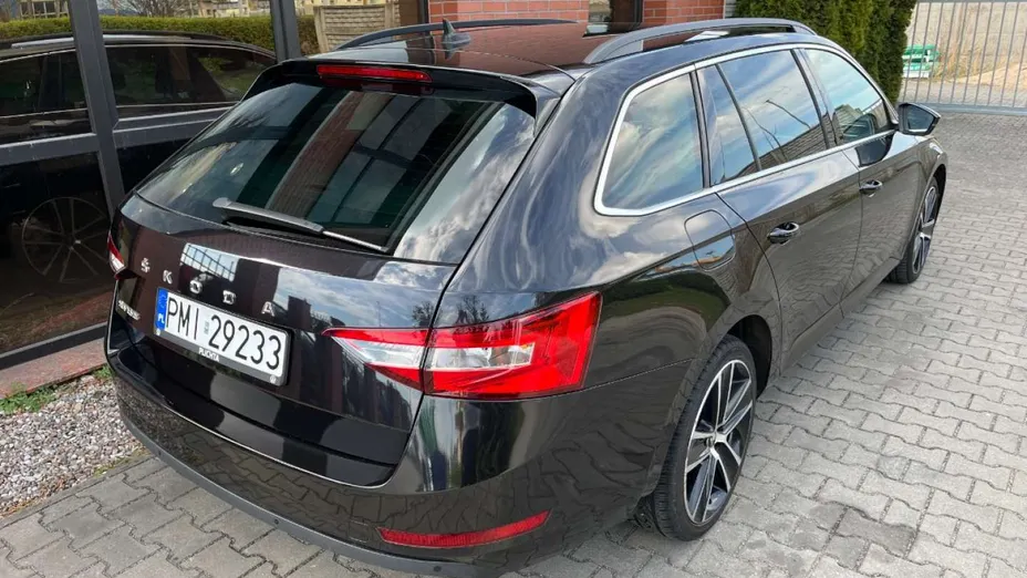 SKODA Superb -