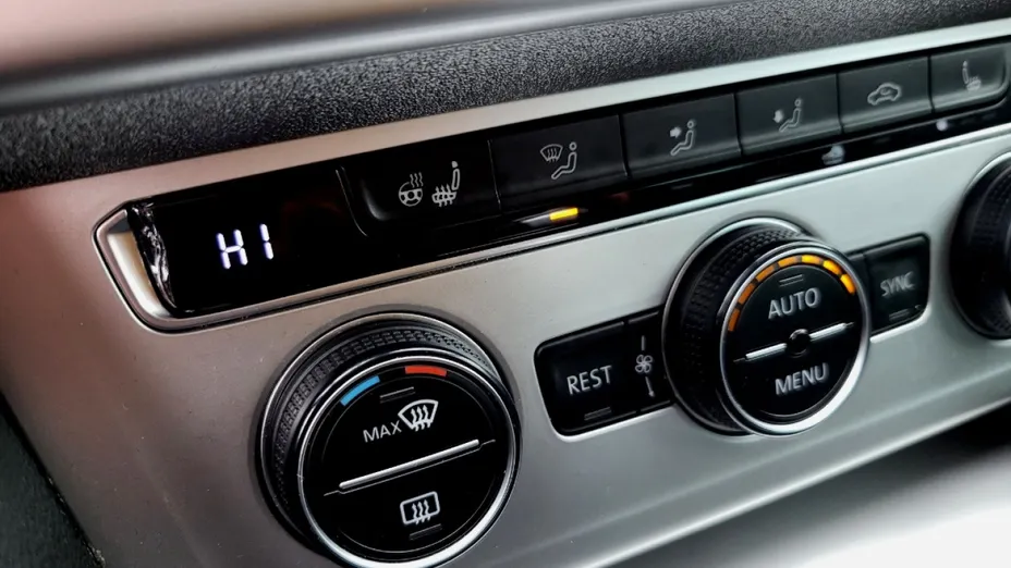 VOLKSWAGEN Passat -