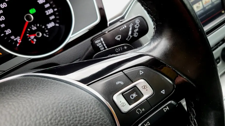 VOLKSWAGEN Passat -