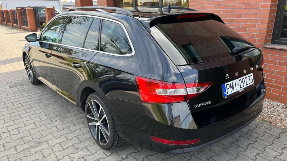 SKODA Superb -