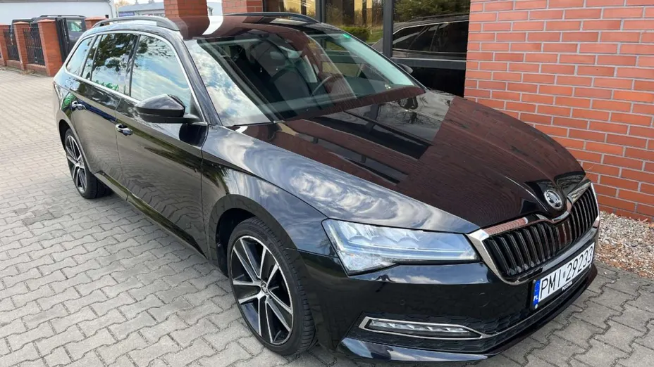 SKODA Superb -