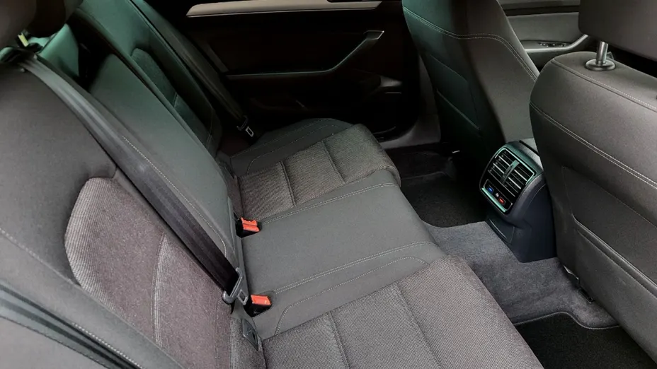 VOLKSWAGEN Passat -