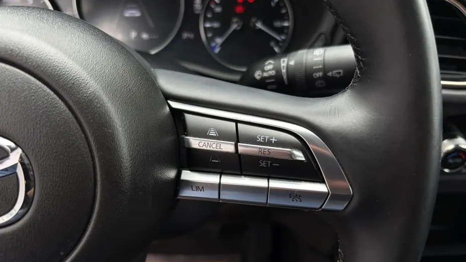 MAZDA CX-30 -