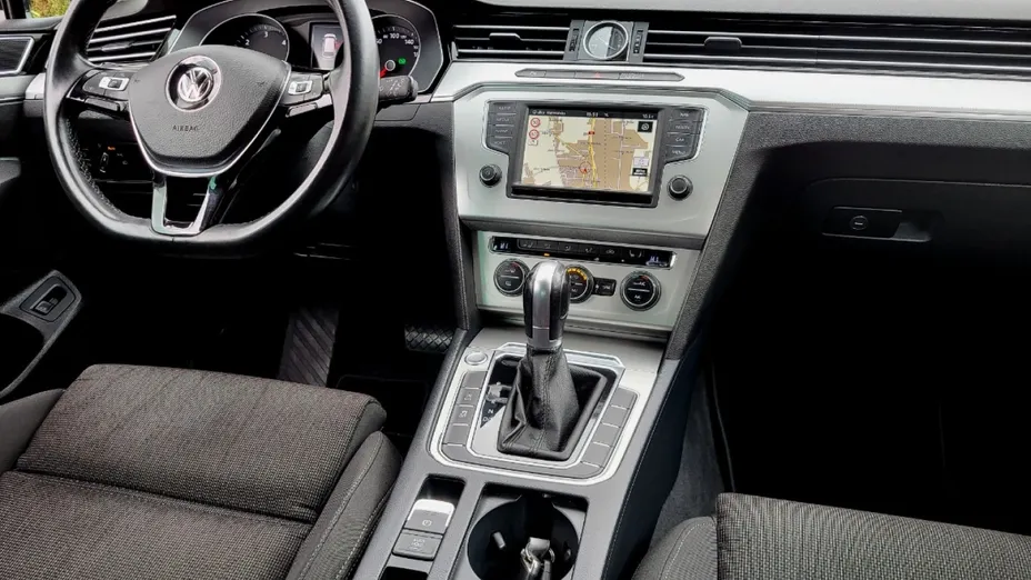 VOLKSWAGEN Passat -