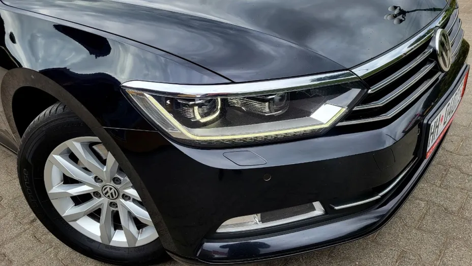 VOLKSWAGEN Passat -