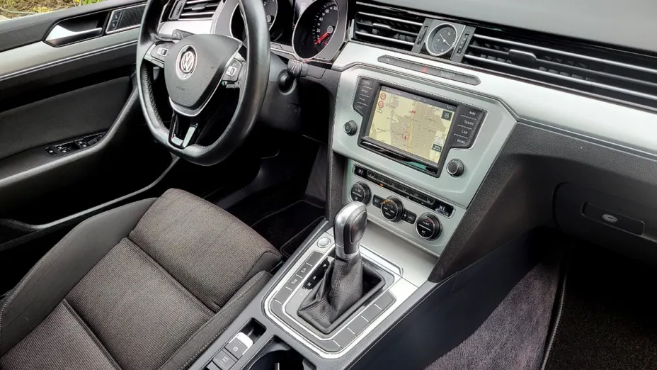 VOLKSWAGEN Passat -