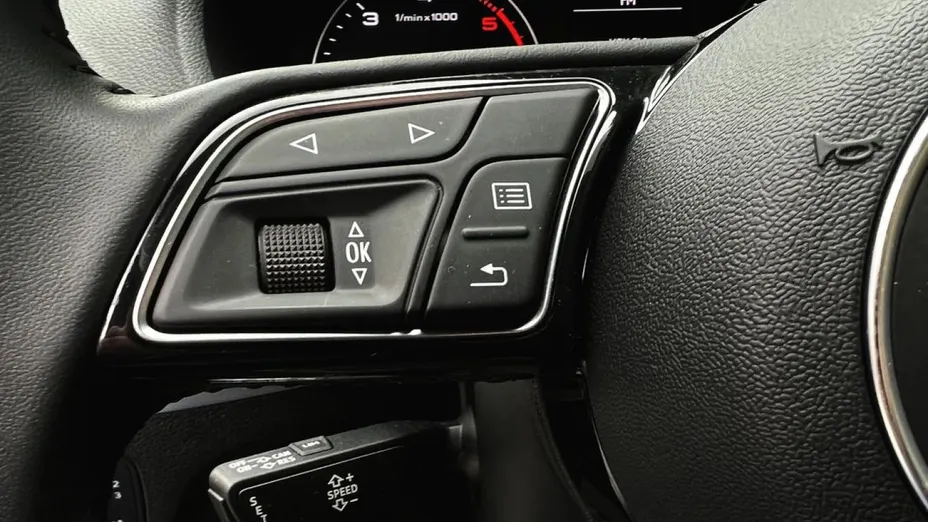 AUDI Q2 -