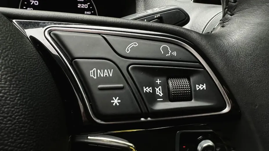 AUDI Q2 -