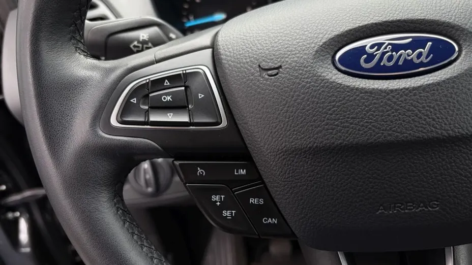 FORD Kuga -