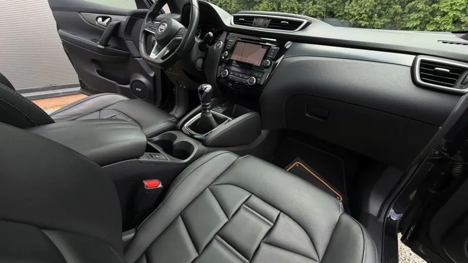 NISSAN Qashqai -