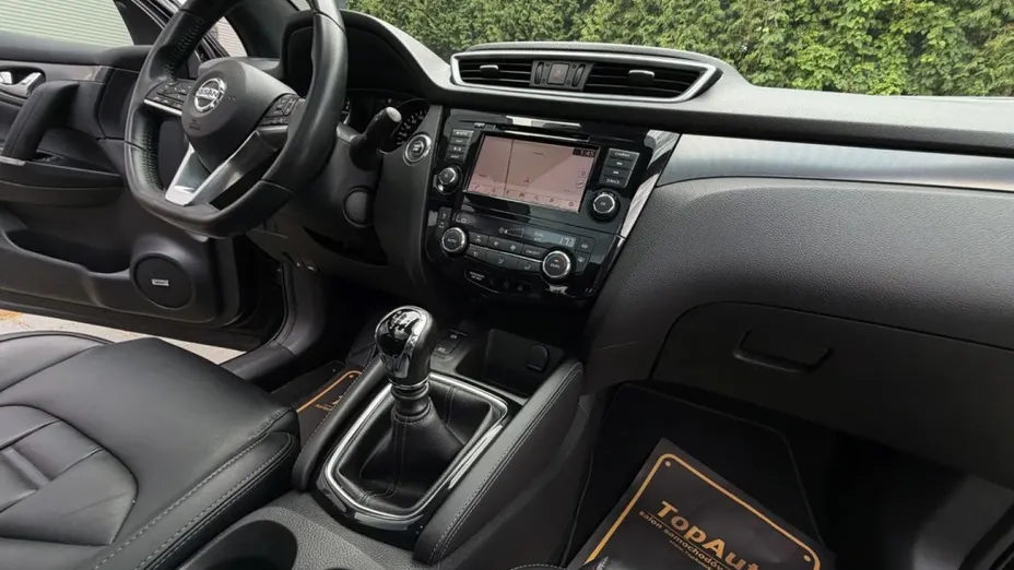 NISSAN Qashqai -