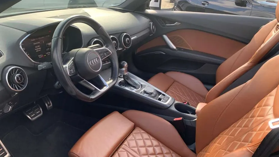AUDI TT -