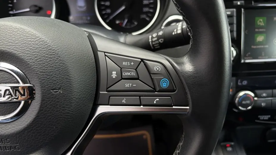 NISSAN Qashqai -
