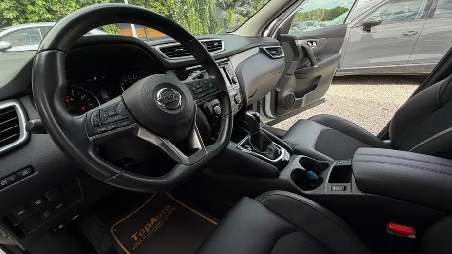 NISSAN Qashqai -