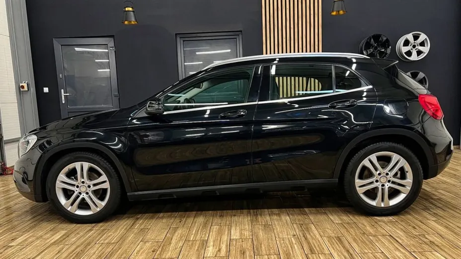 MERCEDES-BENZ GLA -