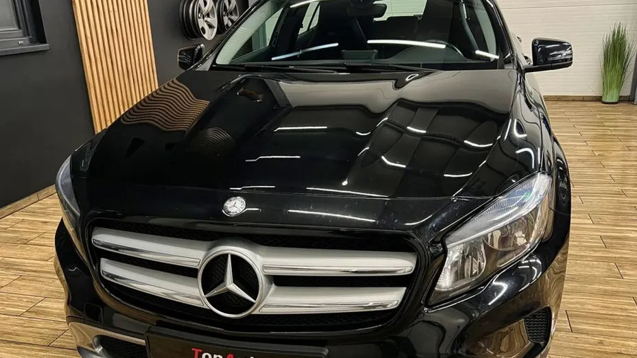 MERCEDES-BENZ GLA -