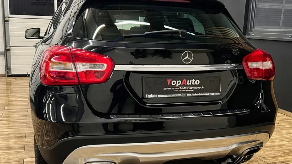MERCEDES-BENZ GLA -