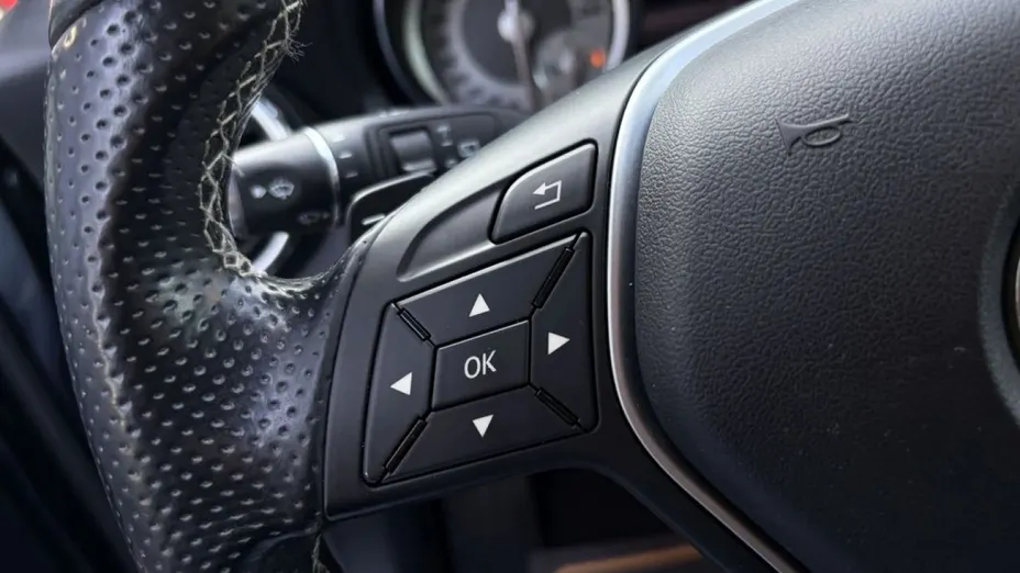 MERCEDES-BENZ GLA -