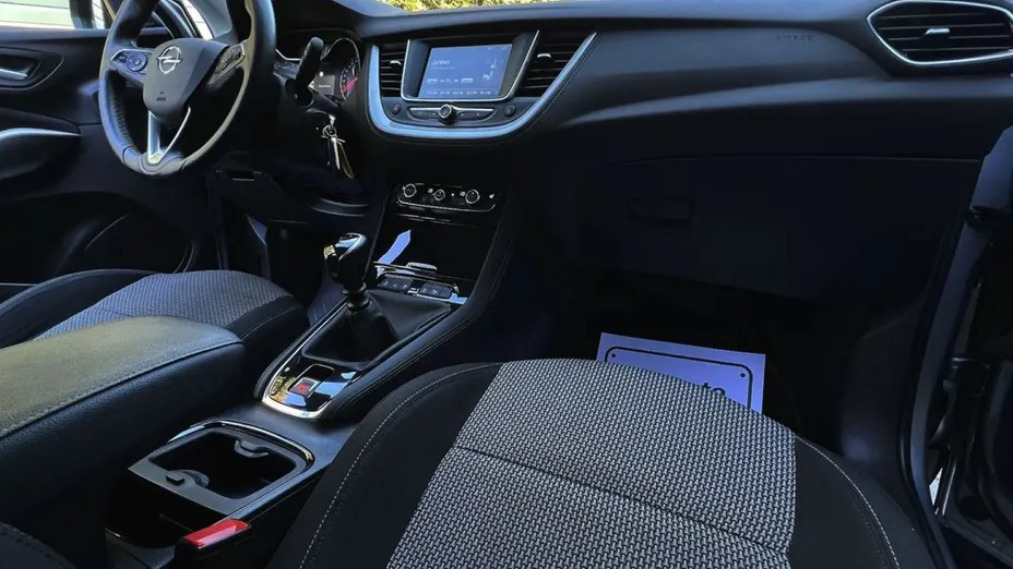 OPEL Grandland X -
