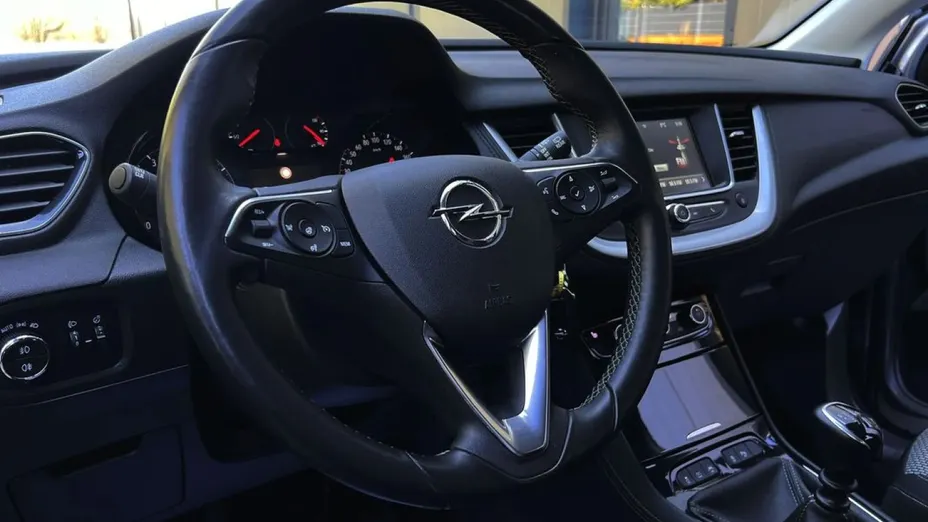 OPEL Grandland X -