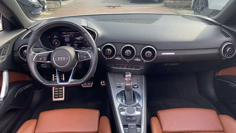 AUDI TT -