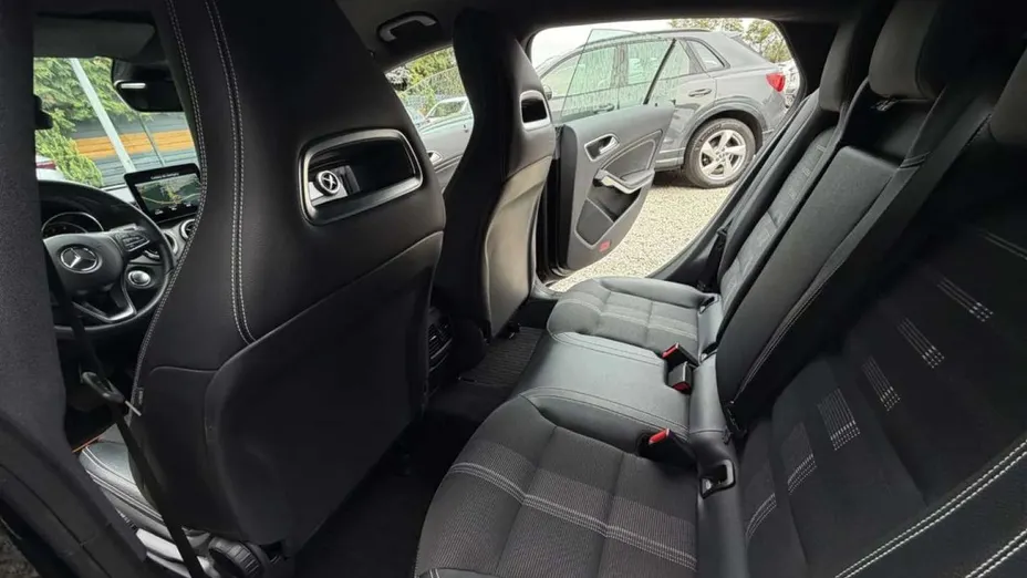 MERCEDES-BENZ CLA -