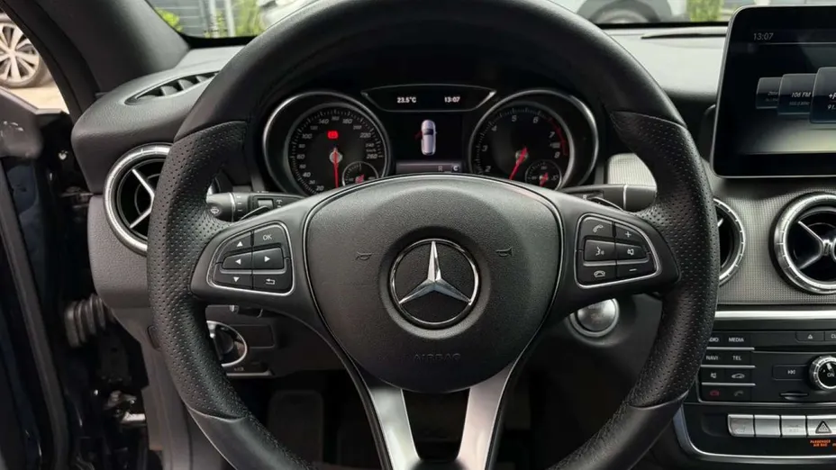 MERCEDES-BENZ CLA -