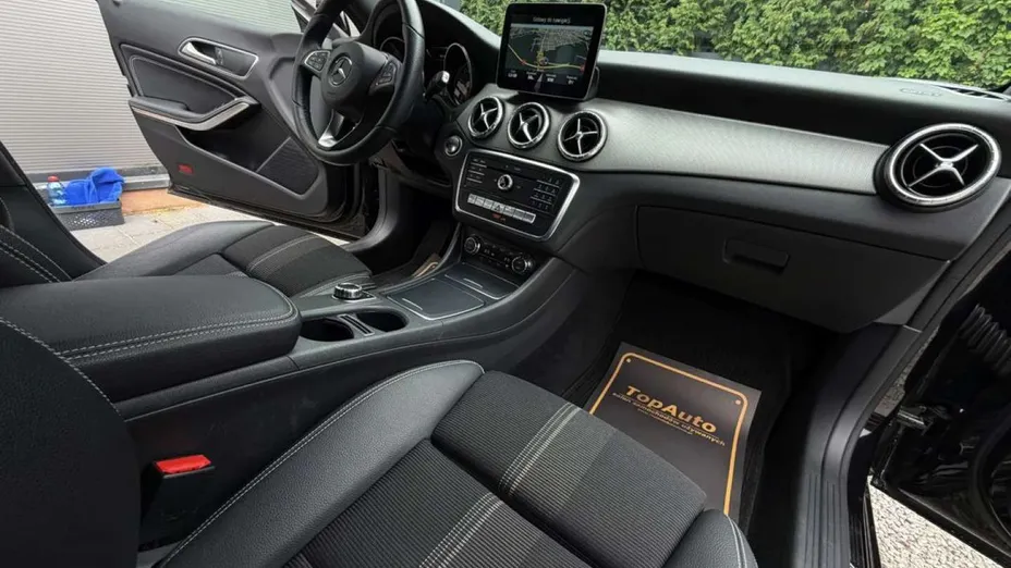 MERCEDES-BENZ CLA -