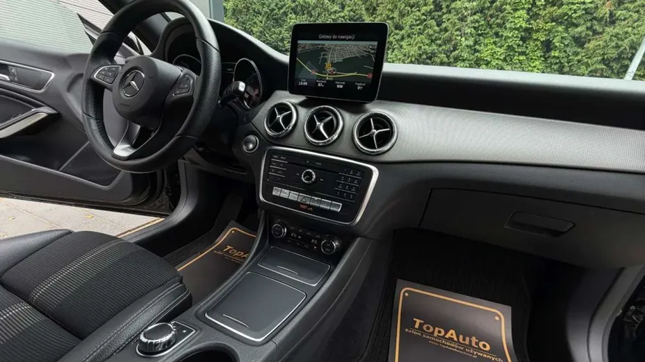MERCEDES-BENZ CLA -