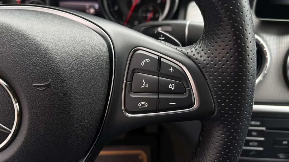 MERCEDES-BENZ CLA -