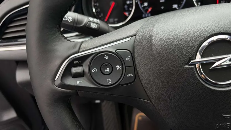 OPEL Insignia -