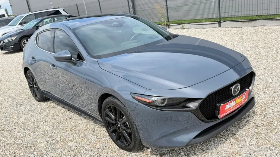 MAZDA 3 -