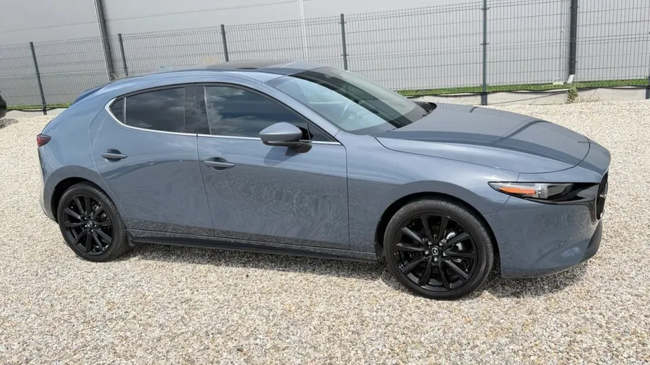 MAZDA 3 -