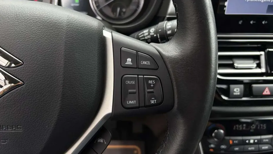 SUZUKI SX4 -