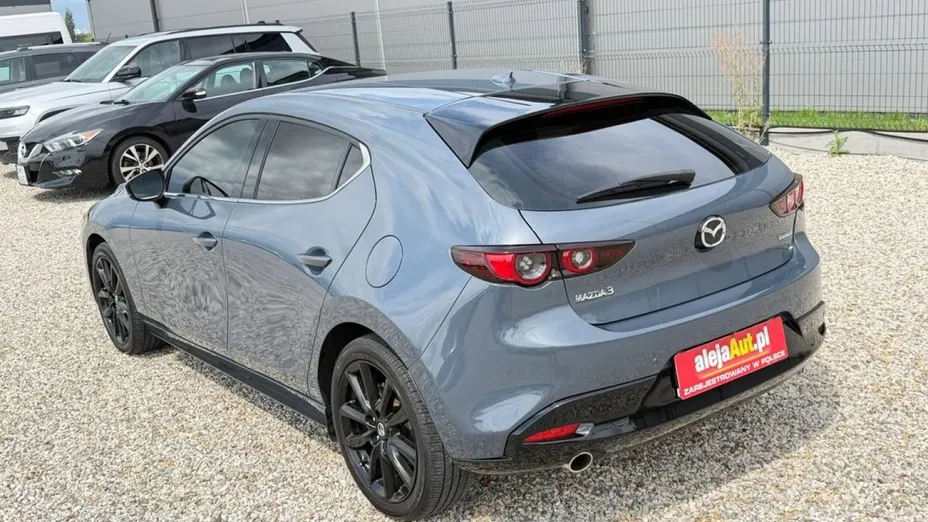 MAZDA 3 -