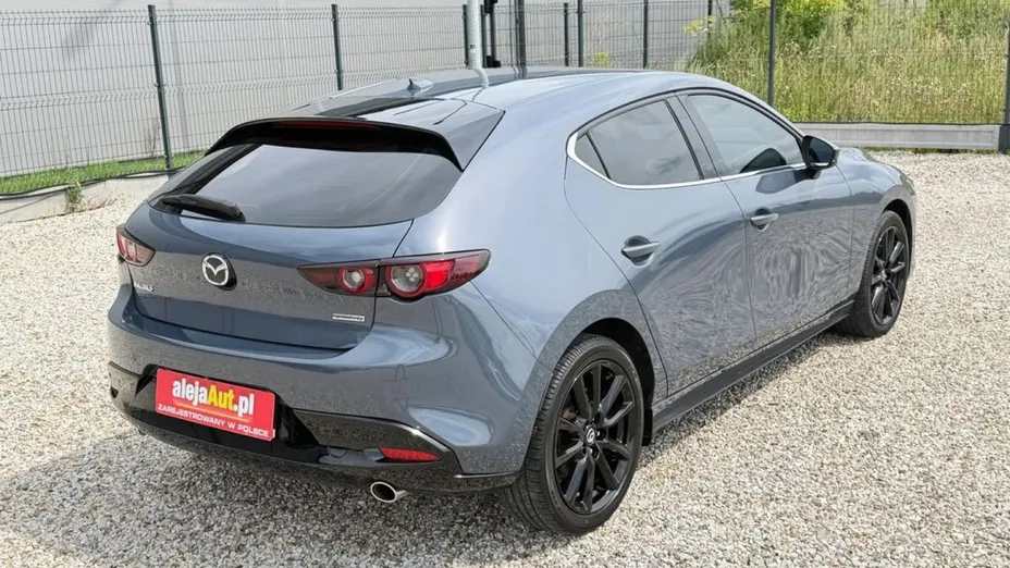 MAZDA 3 -