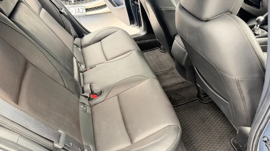 MAZDA 3 -