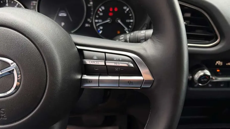 MAZDA CX-30 -